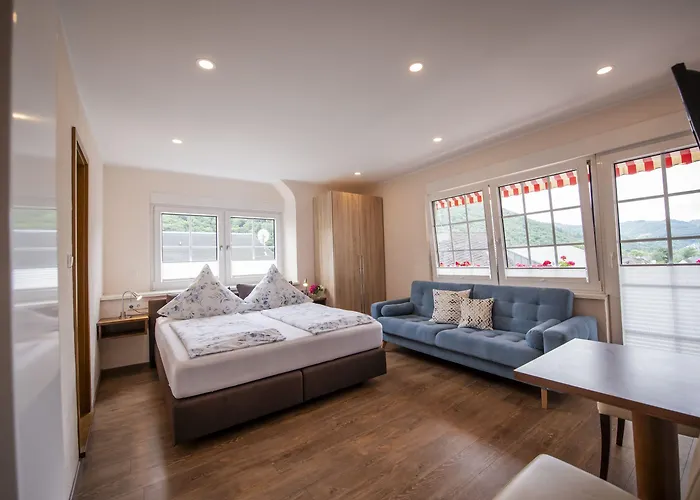 לינה וארוחת בוקר Gaestehaus In